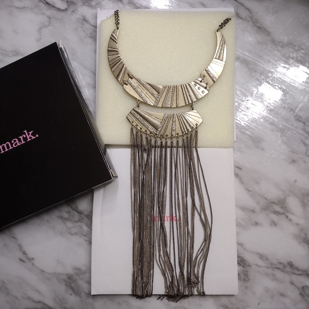 Elegant Silver Necklace with Fringe Detailing